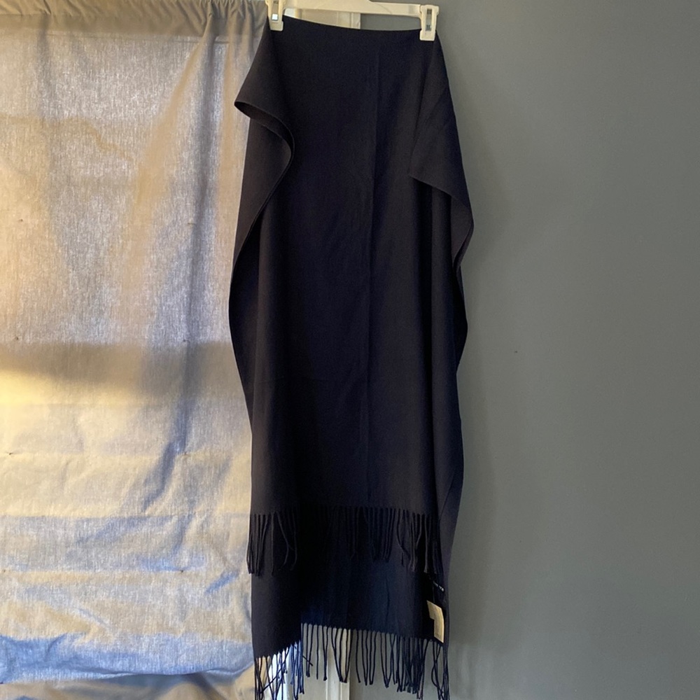 Beautiful NWT dark blue cashmere scarf
